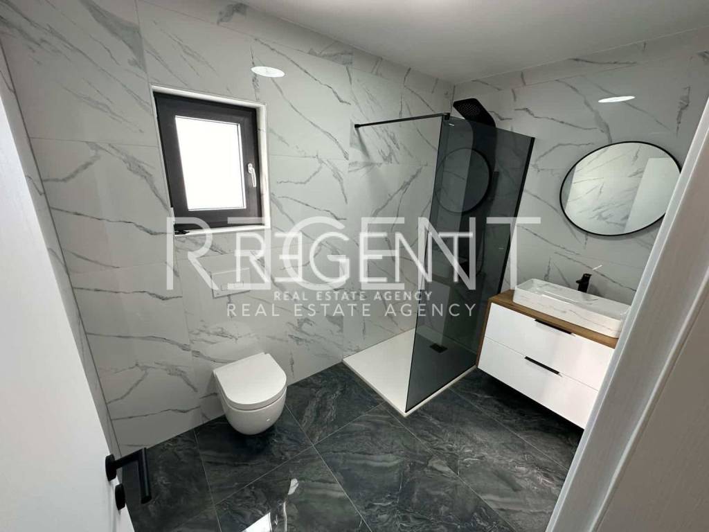 73dcdced-a352-42af-9ba0-1b00d60f8f8d 2