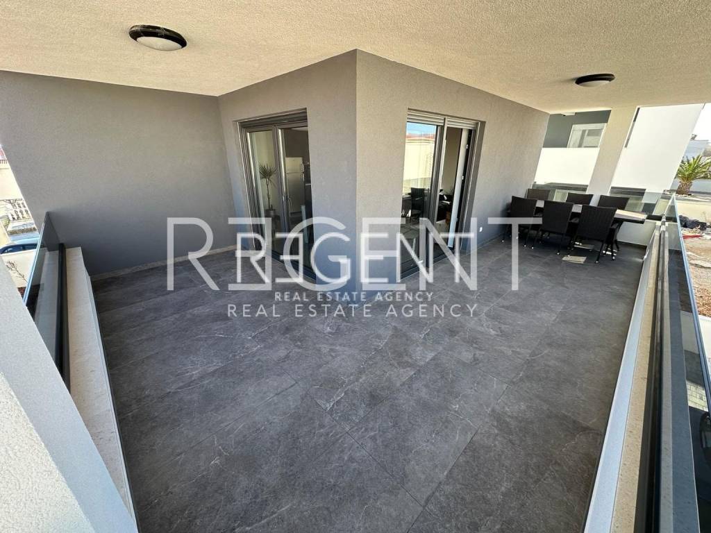 828241de-ca15-495b-901f-c4b396325866 2