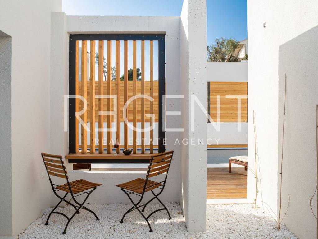 Villa Bura, dvor južne sobe