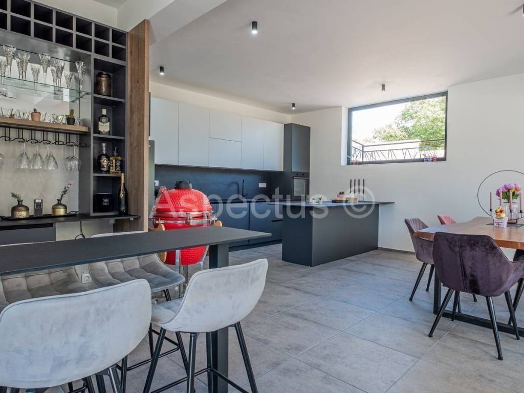 Vila, Prodaja, Pula, Pula