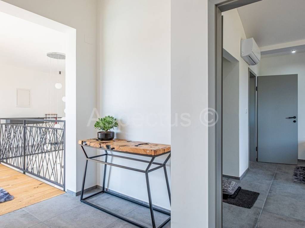 Vila, Prodaja, Pula, Pula