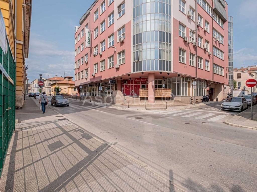 Poslovna zgrada, Prodaja, Pula, Pula