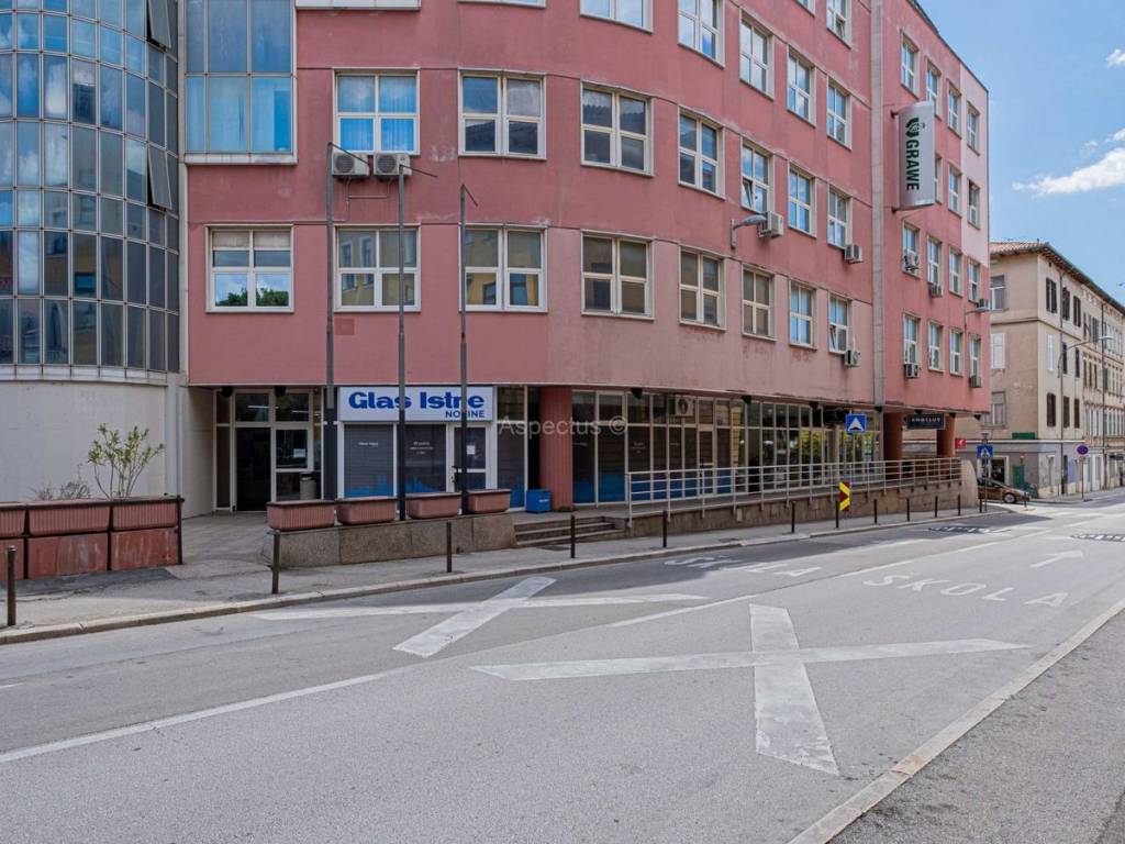 Poslovna zgrada, Najam, Pula, Pula