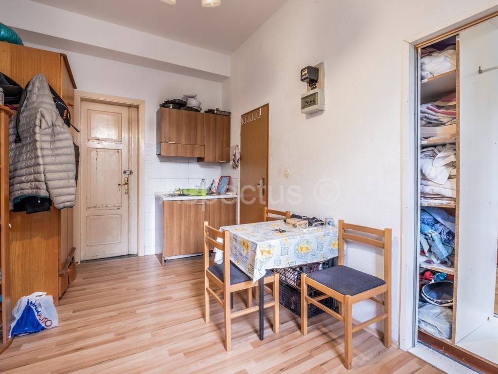Stan u starijoj zgradi, Prodaja, Pula, Pula