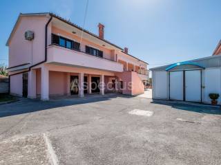 Kamena kuća, Prodaja, Svetvinčenat, Štokovci