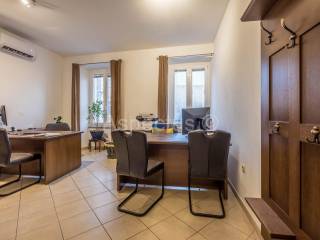 Poslovna zgrada, Prodaja, Pula, Pula