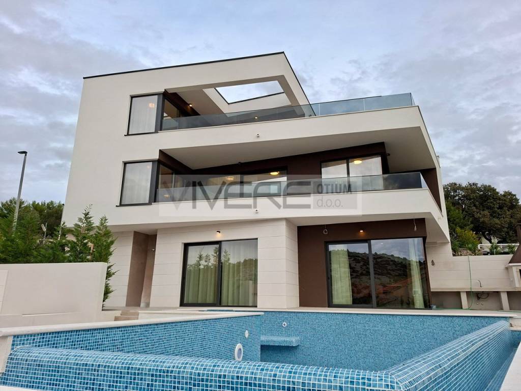 Clear and uncompromising shape