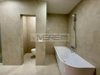 En-suite bathroom No.1 on 1st floor