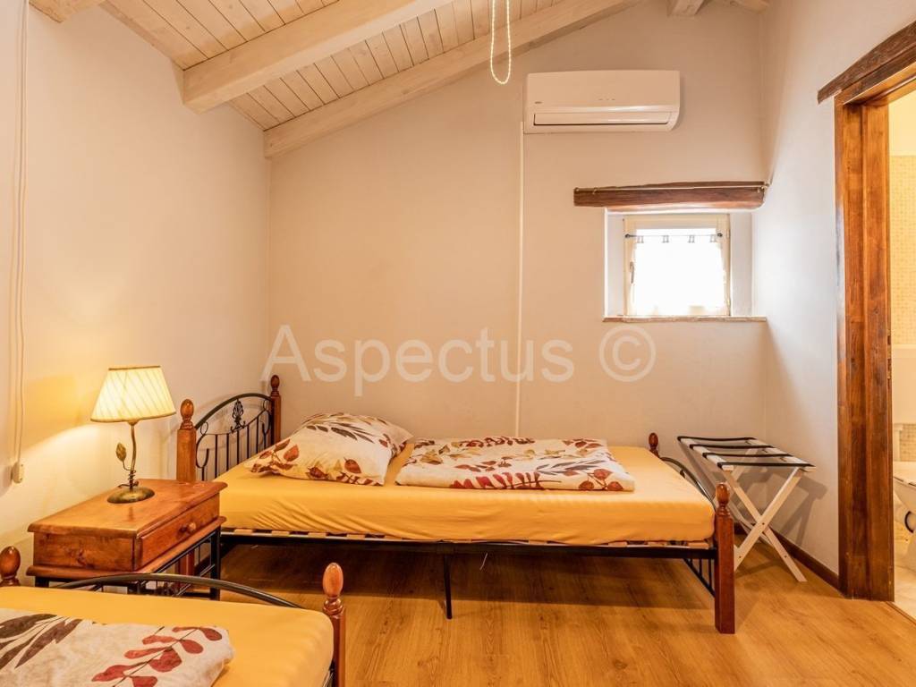 Kamena kuća, Prodaja, Pula, Pula