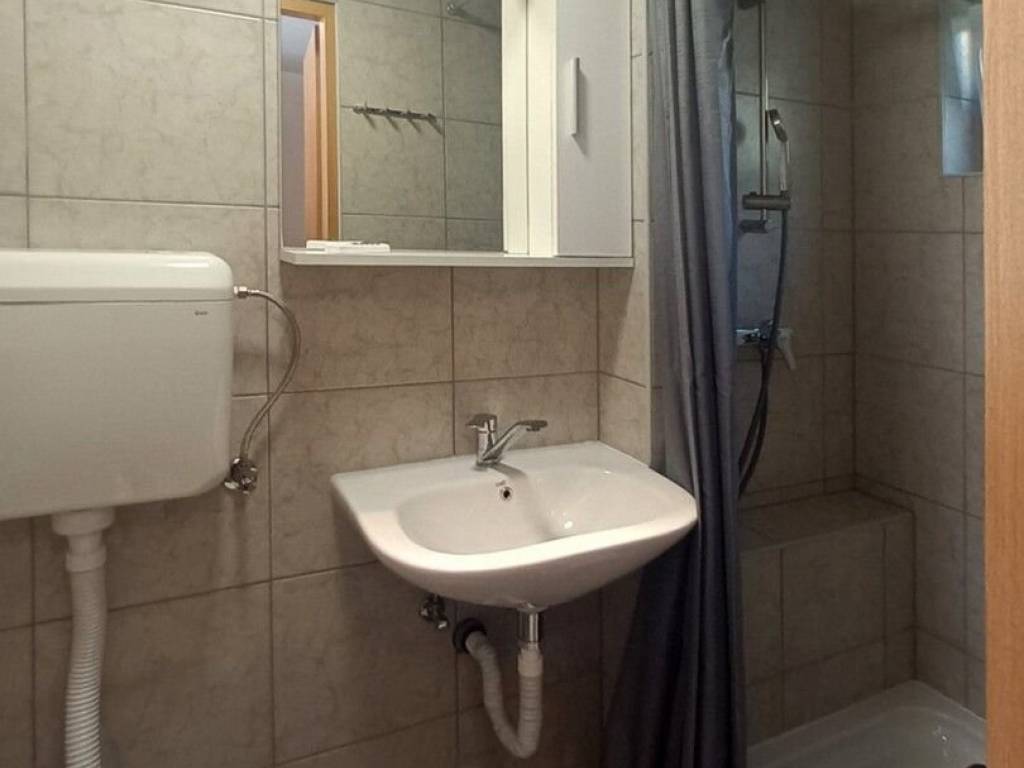 Strahoninec, Strahoninec