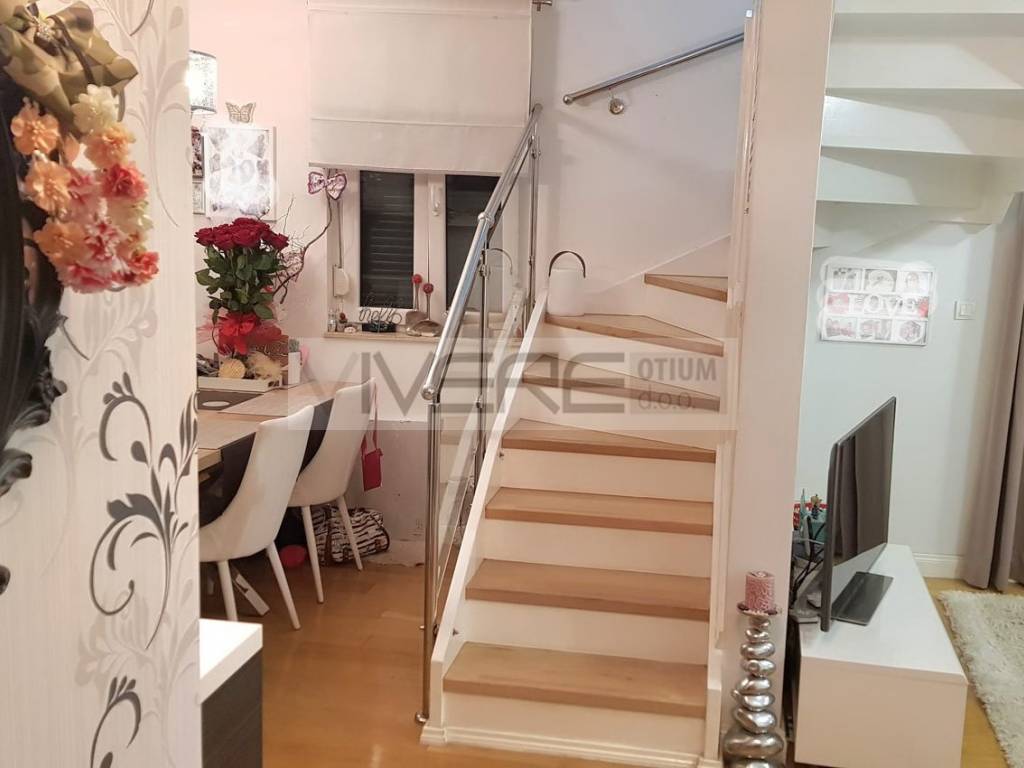 Stairs to the 1st floor