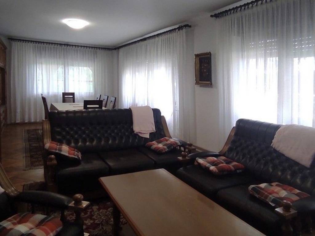 Strahoninec, Strahoninec