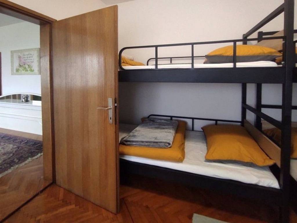 Strahoninec, Strahoninec