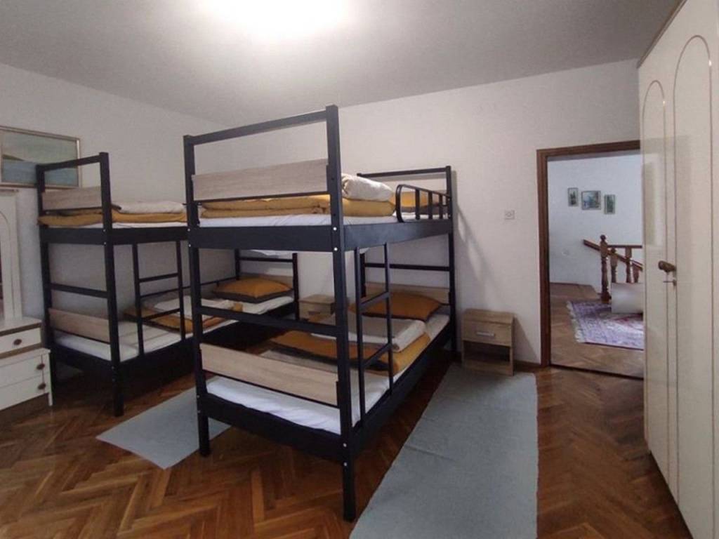 Strahoninec, Strahoninec