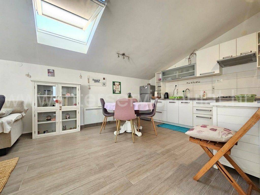 Stan u zgradi, Najam, Šibenik, Šibenik