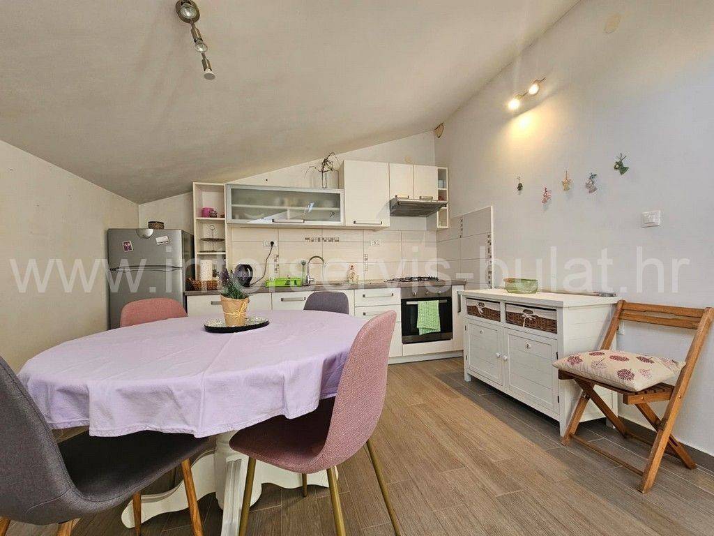 Stan u zgradi, Najam, Šibenik, Šibenik