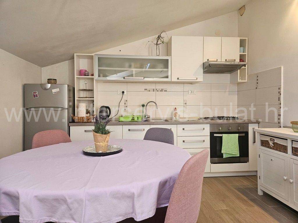 Stan u zgradi, Najam, Šibenik, Šibenik