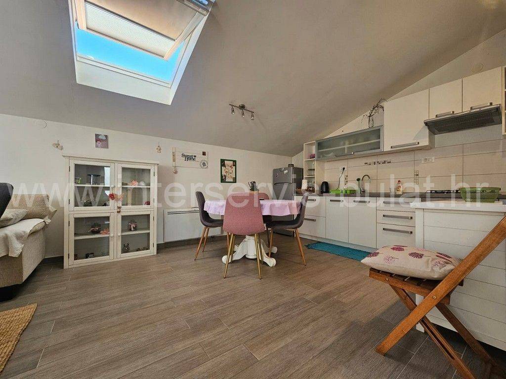 Stan u zgradi, Najam, Šibenik, Šibenik