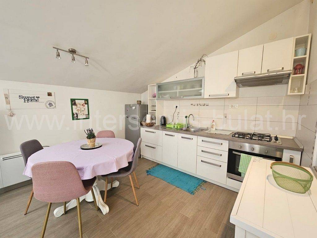 Stan u zgradi, Najam, Šibenik, Šibenik