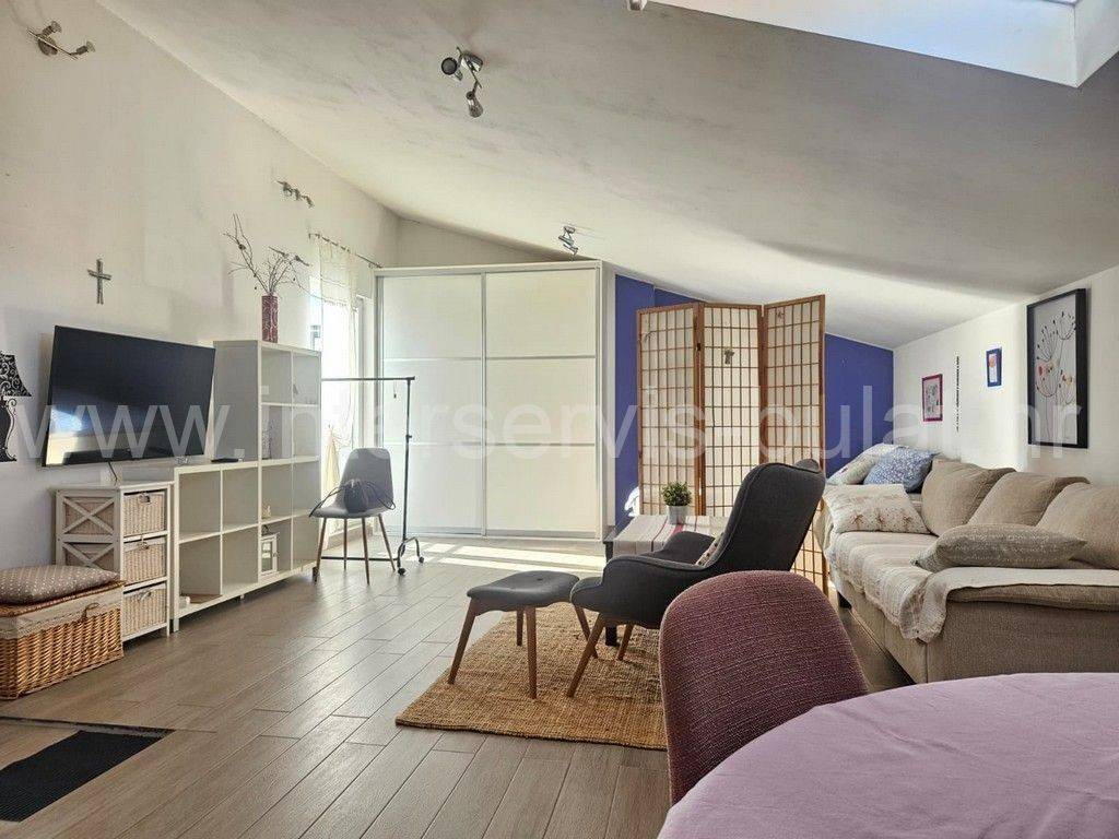 Stan u zgradi, Najam, Šibenik, Šibenik