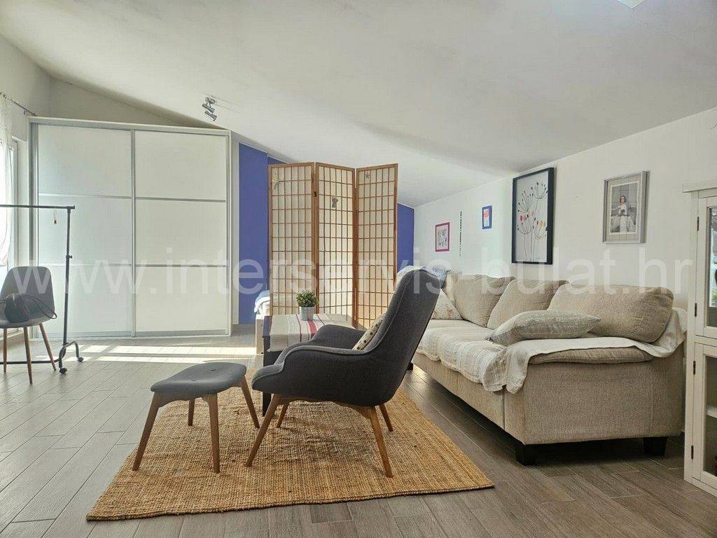 Stan u zgradi, Najam, Šibenik, Šibenik