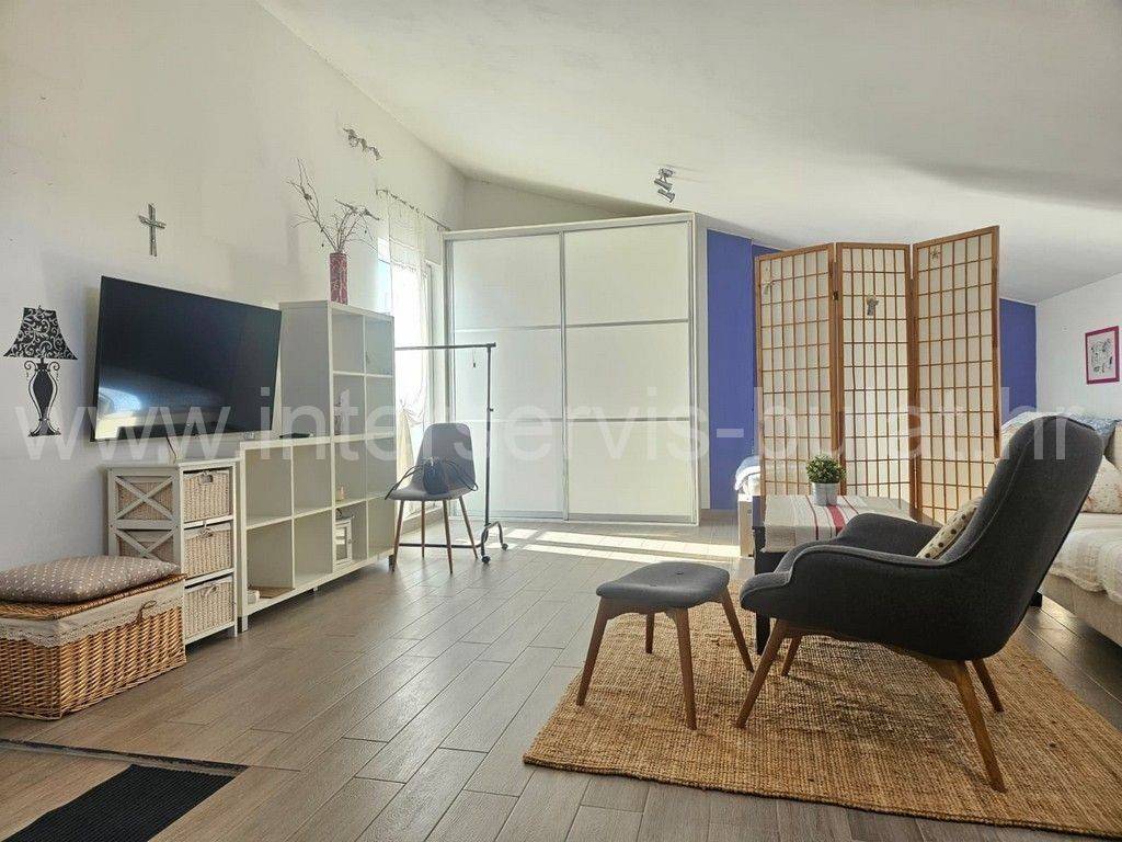 Stan u zgradi, Najam, Šibenik, Šibenik