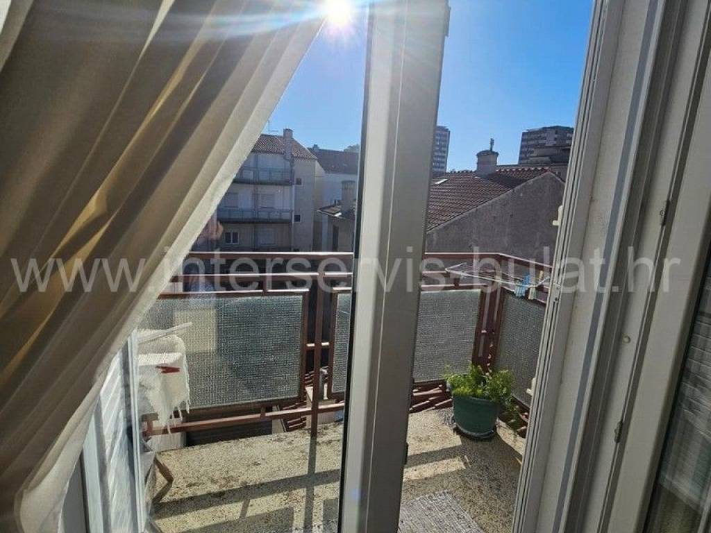 Stan u zgradi, Najam, Šibenik, Šibenik