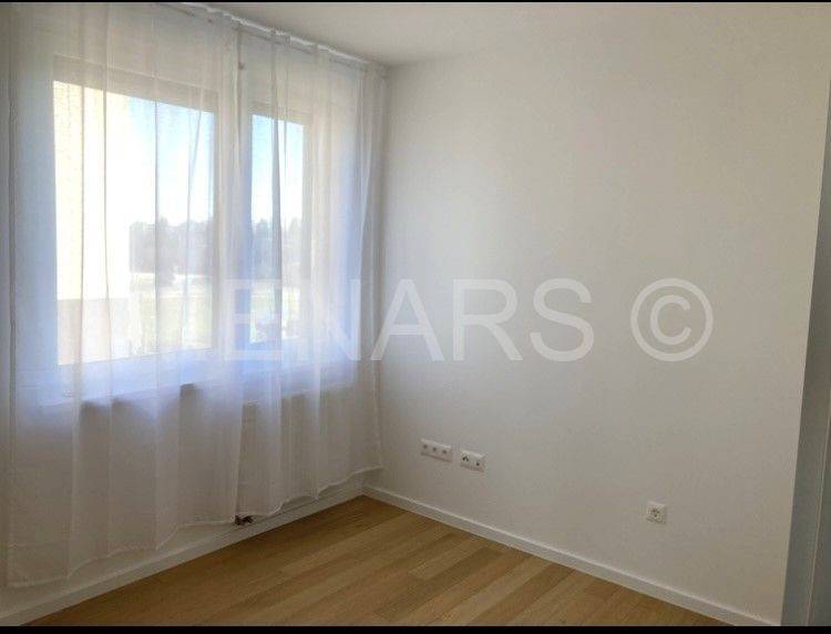 Stan u novijoj zgradi, Prodaja, Karlovac, Švarča