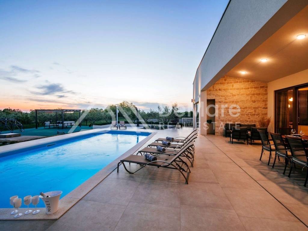 Luksuzna vila, Prodaja, Zemunik donji, Smokovic