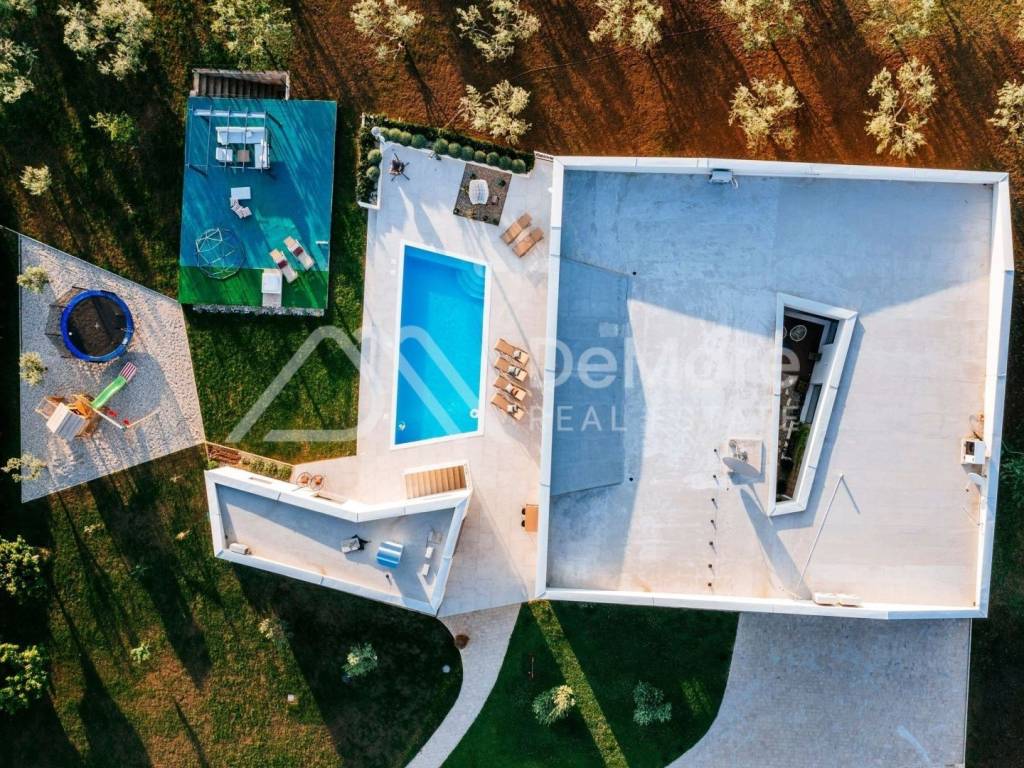 Luksuzna vila, Prodaja, Zemunik donji, Smokovic