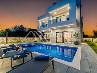 Vila, Prodaja, Privlaka, Privlaka