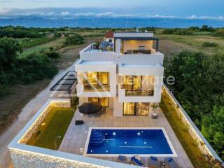 Vila, Prodaja, Privlaka, Privlaka