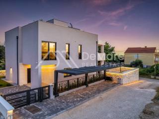 Vila, Prodaja, Privlaka, Privlaka