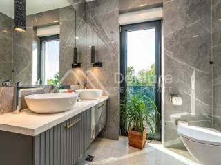 Vila, Prodaja, Privlaka, Privlaka