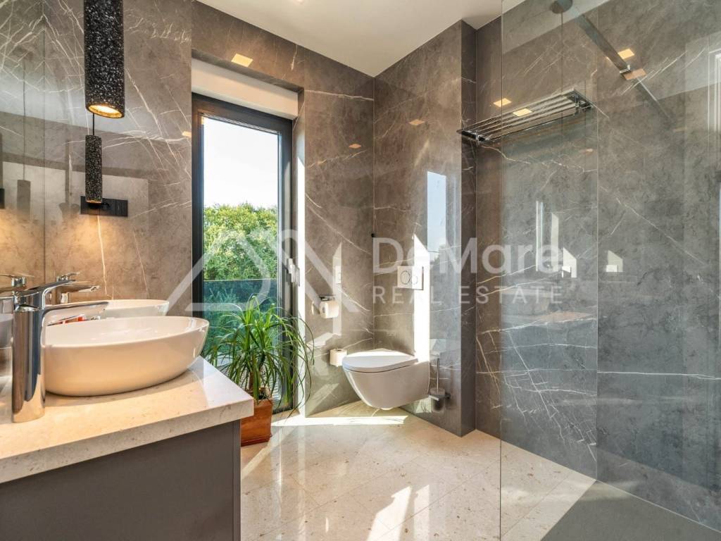 Vila, Prodaja, Privlaka, Privlaka