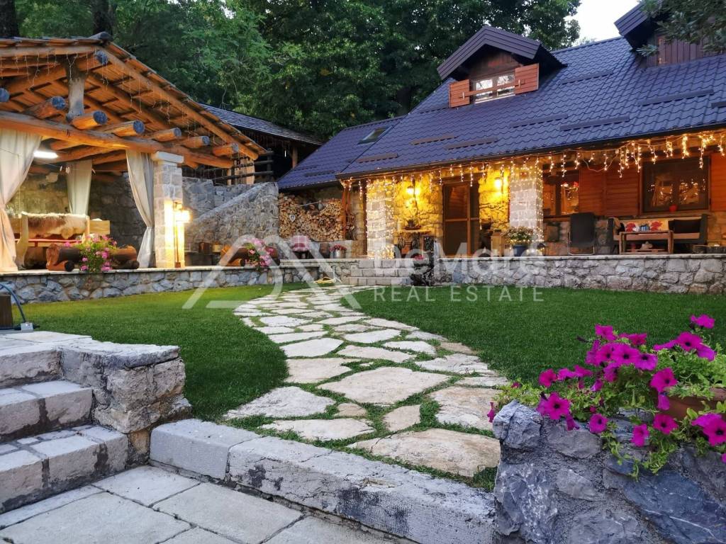 Obiteljska kuca, Prodaja, Gracac, Bruvno