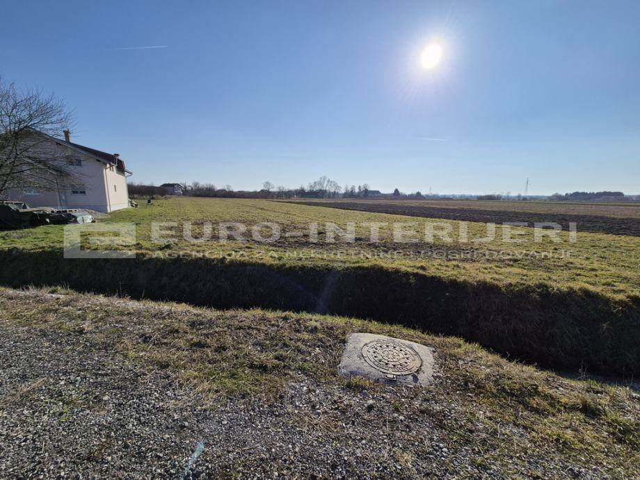 PRODAJA GRADjEVINSKO ZEMLJISTE ZAGREB ODRANSKI OBREZ