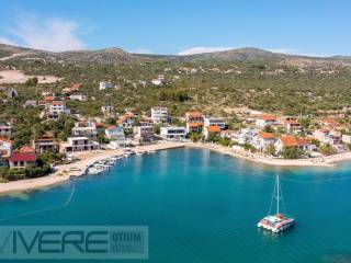 Location in a quiet bay