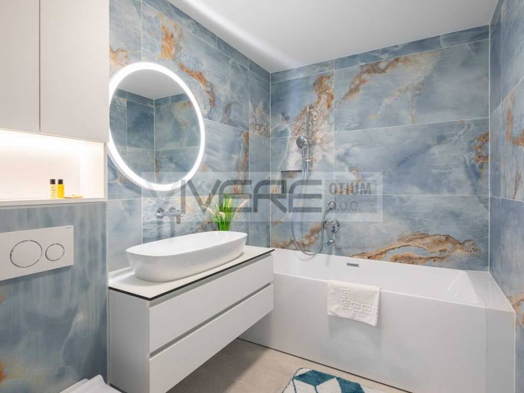 En-suite bathroom No.1 on 1st floor