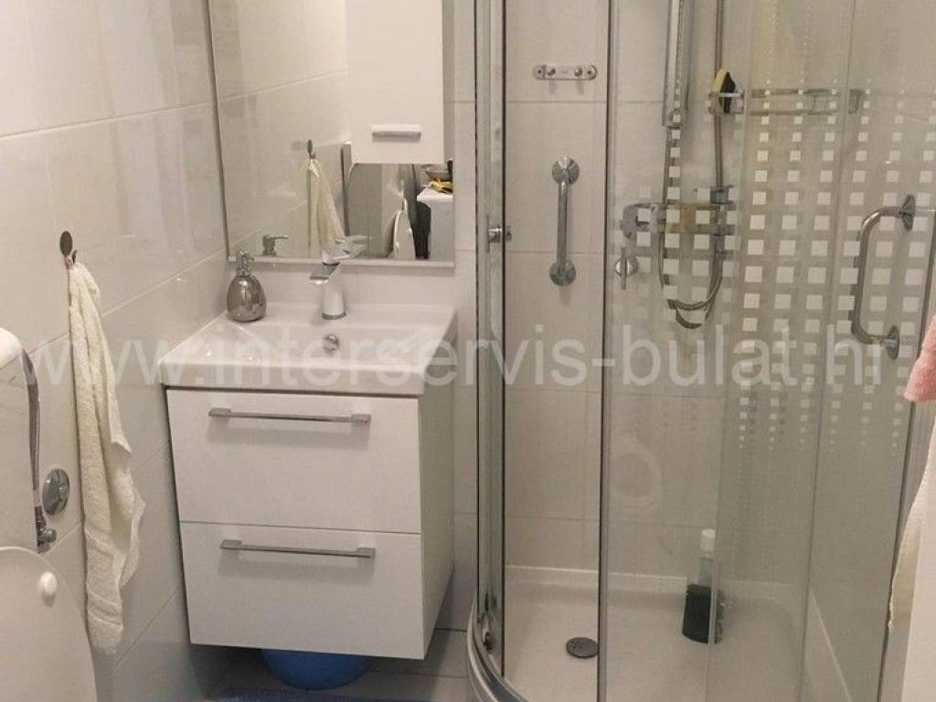 Stan u zgradi, Najam, Šibenik, Šibenik