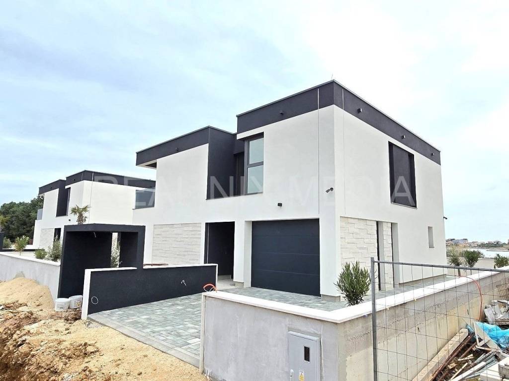 Luksuzna vila, Prodaja, Privlaka, Privlaka