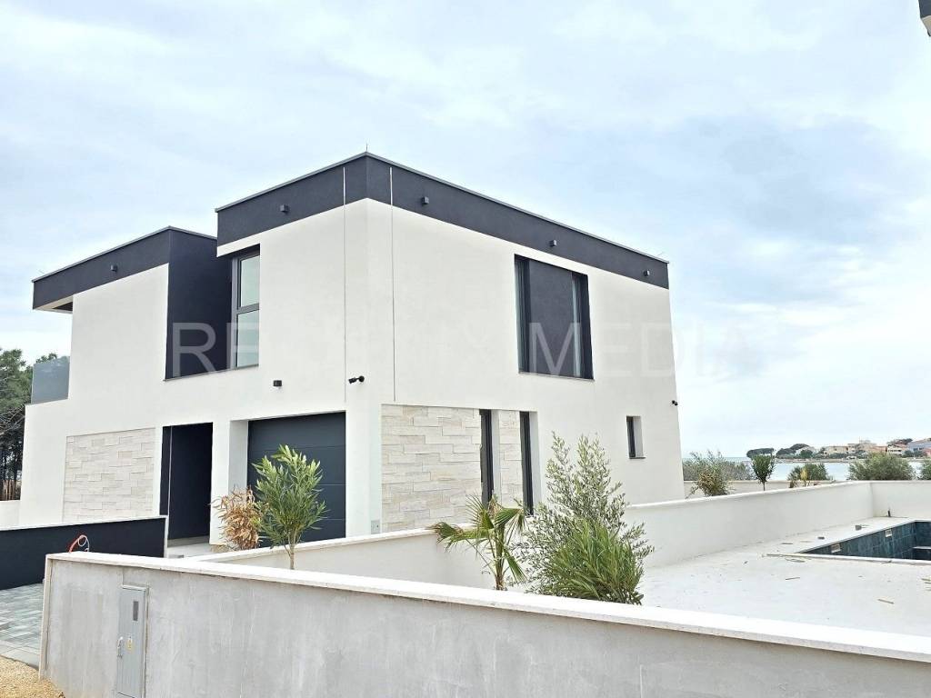 Luksuzna vila, Prodaja, Privlaka, Privlaka