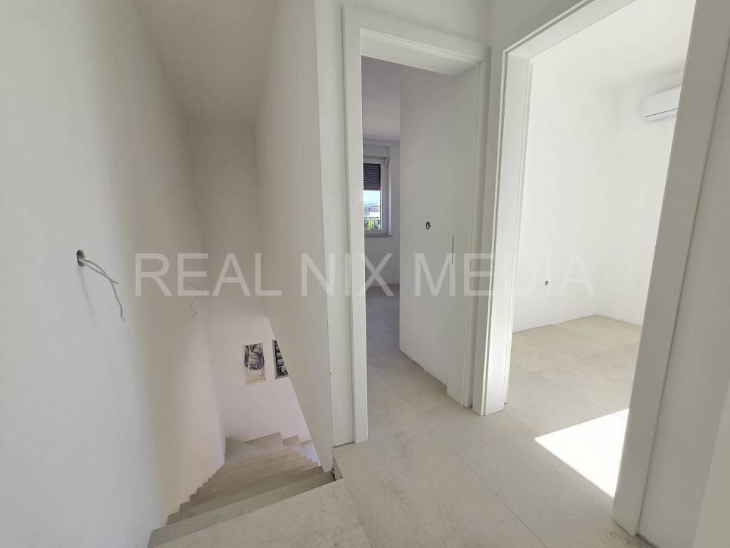 Kuća u nizu, Prodaja, Vrsi, Vrsi