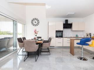 Kuća na moru, Prodaja, Nin, Grbe