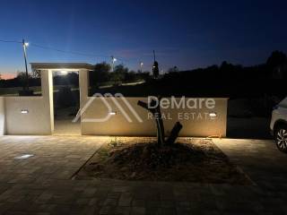 Vila, Prodaja, Vrsi, Vrsi