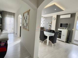 Flat in a building, Sale, Split, Split