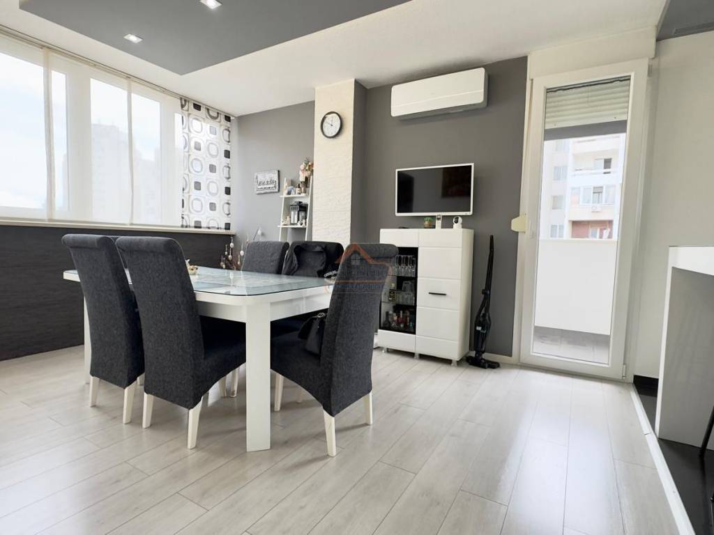 Flat in a building, Sale, Split, Split