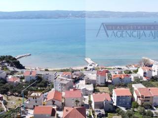Omis, Omis