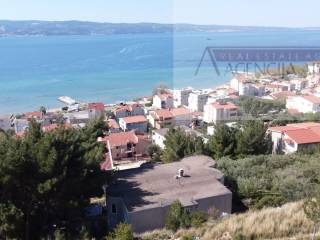 Omis, Omis