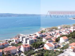 Omis, Omis